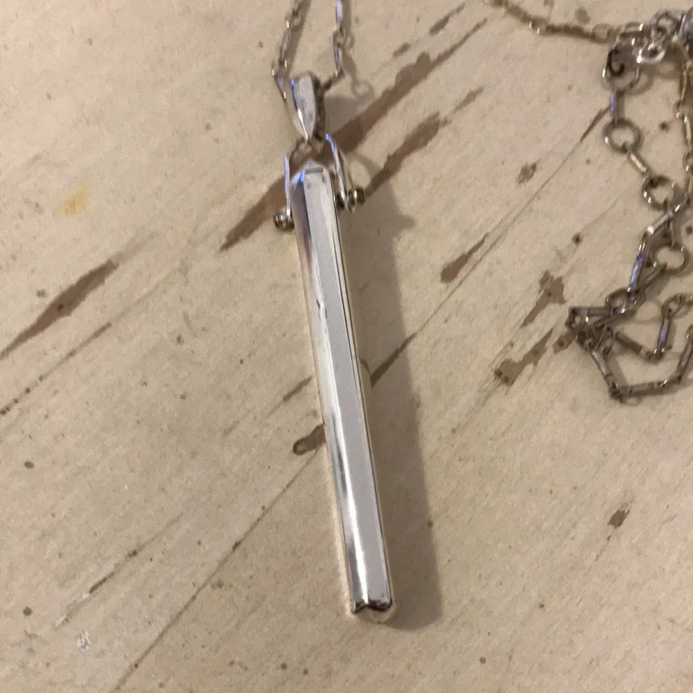 Stella & Dot Rebel Pendant Necklace silver